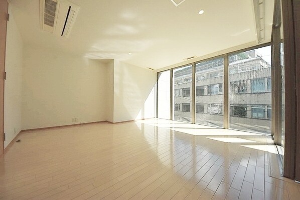 ストーリア赤坂の物件内観写真